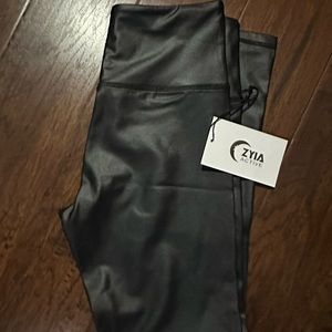 Zyia black metallic Light n tight high rise 7/8 pants size 4. New with tags